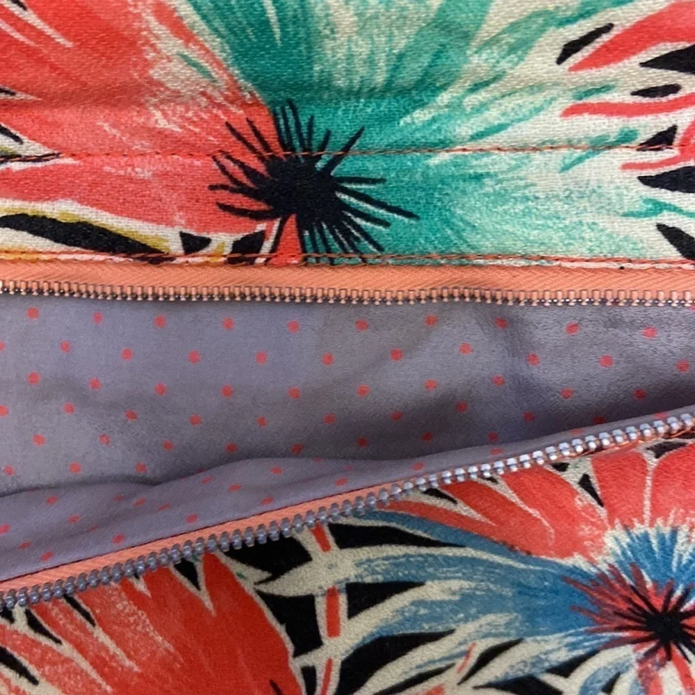 NWOT Very Unique Peach 🍑 Embroidered Clutch!